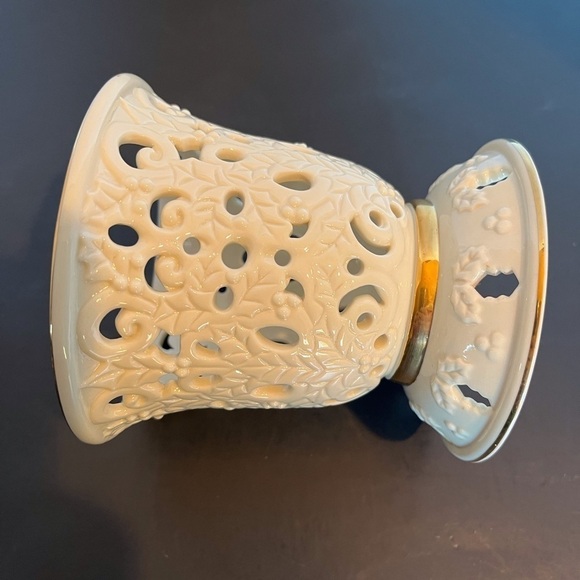 Lenox Illumination Pierced design is of Holly and Berries - Picture 7 of 11